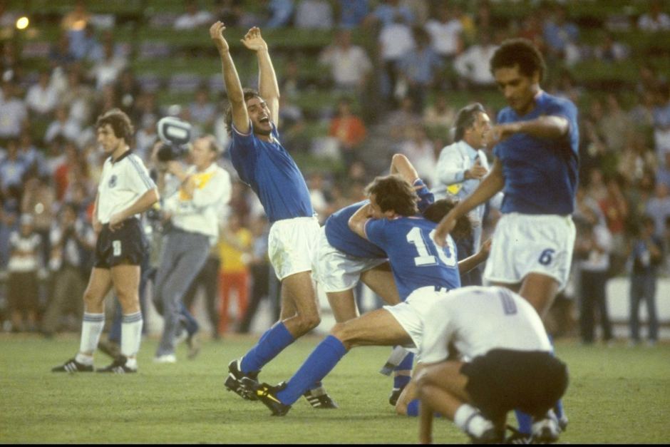 Paolo-Rossi-choi-sang-Y-can-bang-ki-luc-cua-Brazil-World-Cup-1982-3