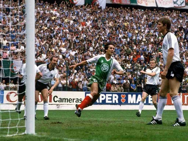 Paolo-Rossi-choi-sang-Y-can-bang-ki-luc-cua-Brazil-World-Cup-1982-6