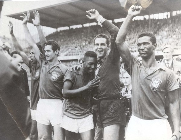 Pele-chao-the-gioi-Brazil-lan-dau-toi-ngoi-vuong-World-Cup-1958-2
