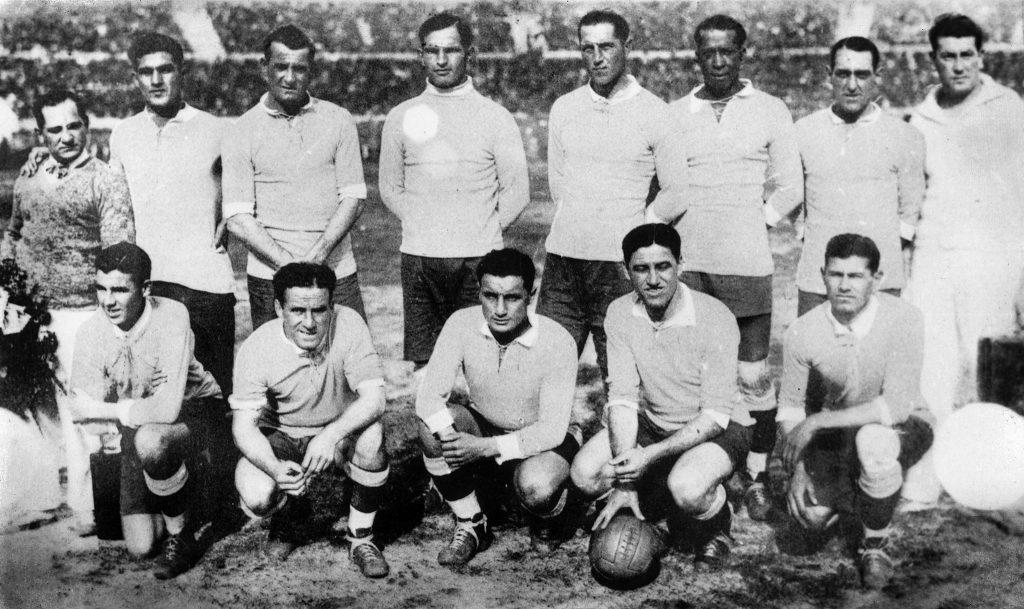 Uruguay-mo-hang-thuyet-phuc-World-Cup-1930-Argentina