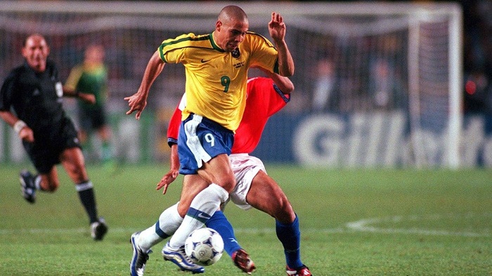 Bi-an-Ronaldo-Ga-Gaulois-gay-vang-World-Cup-1998-4