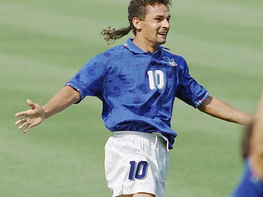 Duoi-ngua-Baggio-dang-cup-vang-thu-4-cho-Brazil-World-Cup-1994-2