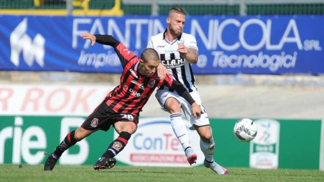 ascoli-vs-virtus-entella-02h00-ngay-26-10-2