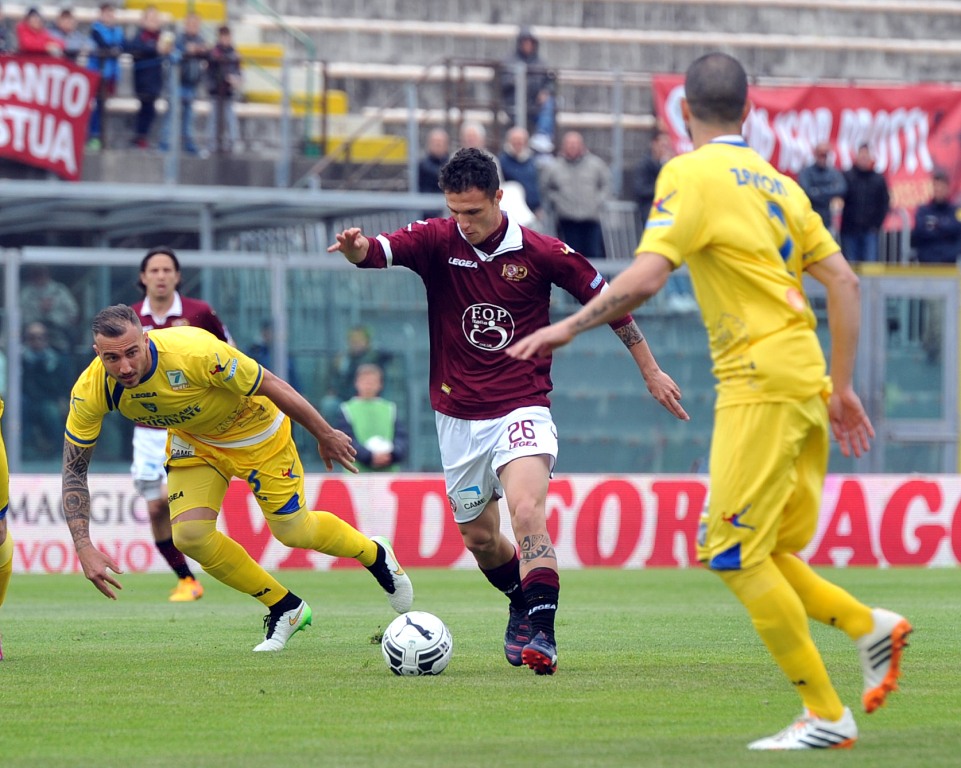 frosinone-vs-livorno-02h00-ngay-22-10-2