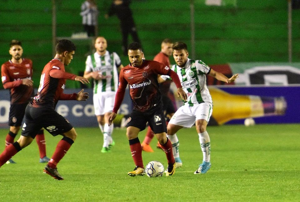 Brasil-de-Pelotas-vs-Atletico-Goianiense-Vi-tam-ve-thang-hang-07h30-ngay-22-11-Hang-2-Brazil-Brazil-Serie-B