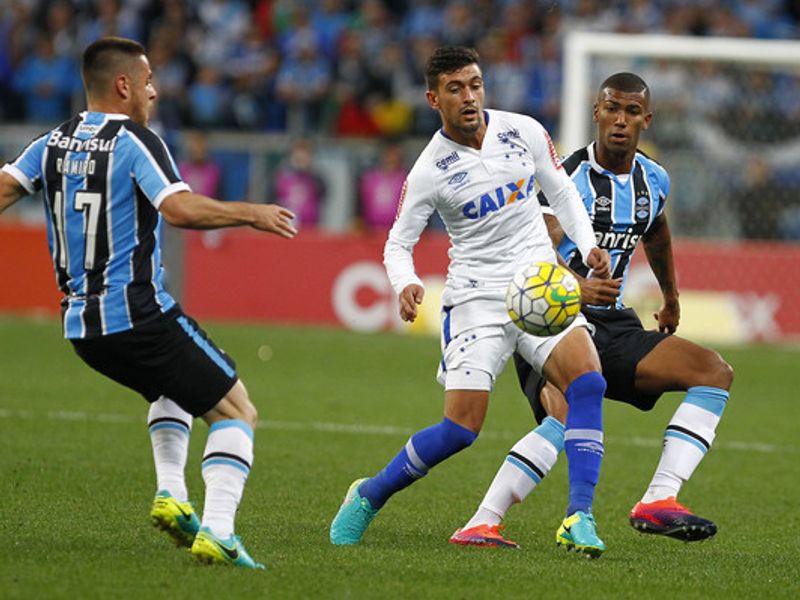 Gremio-vs-Cruzeiro-Thang-de-giu-top-4-05h15-ngay-06-12-VDQG-Brazil-Brazil-Serie-A-2