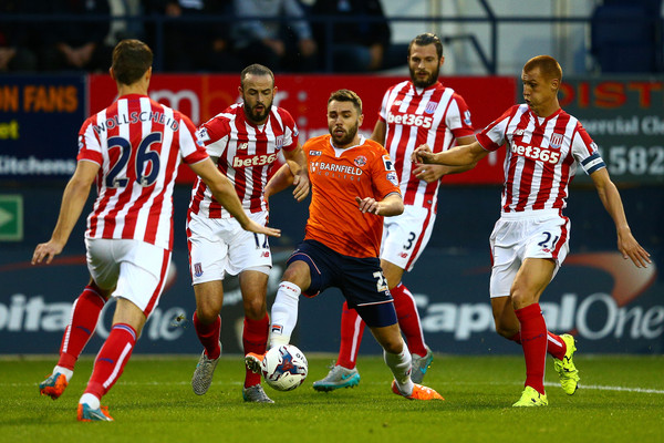 stoke-city-vs-luton-town-03h00-ngay-11-12-2